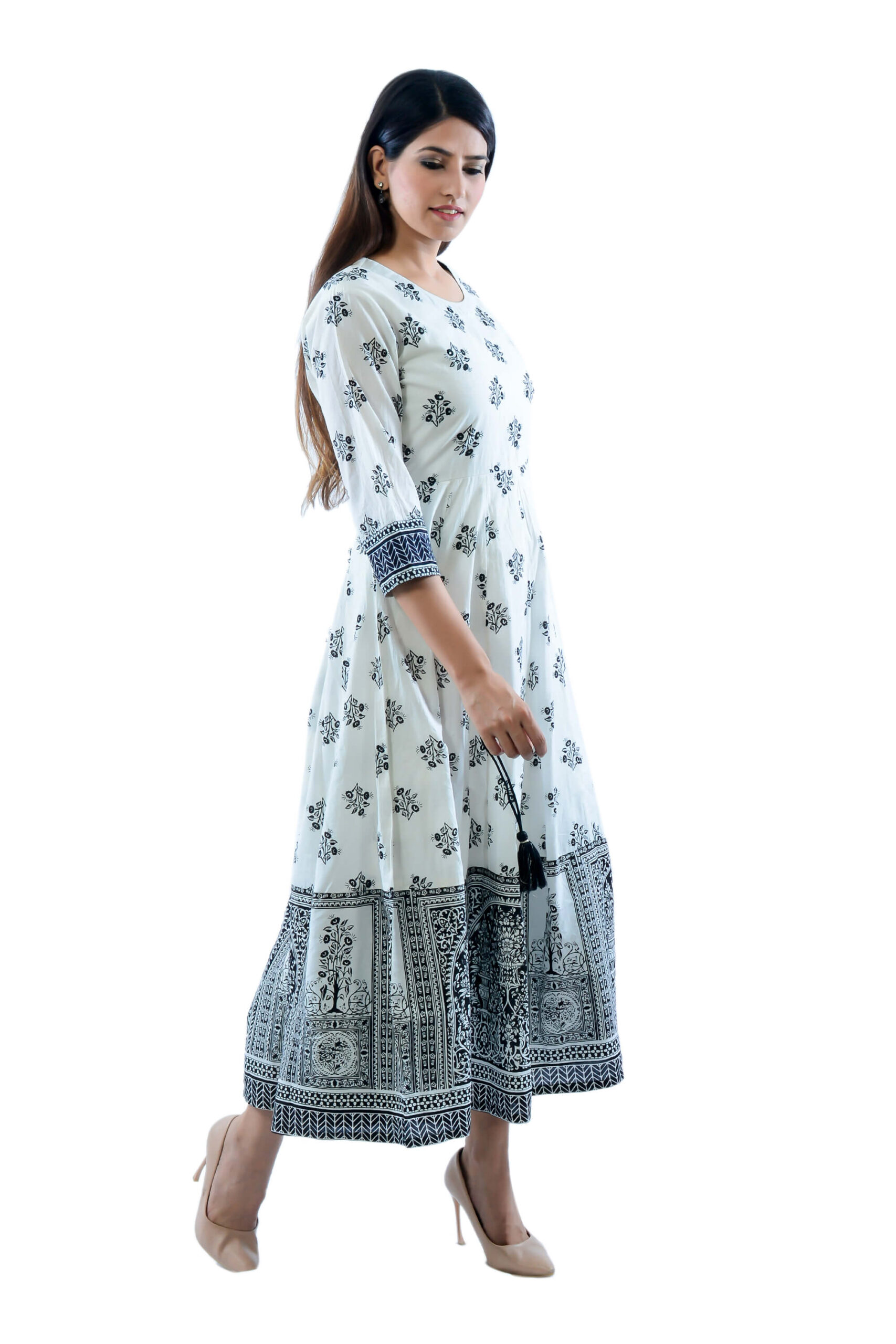 AMIRA'S INDIAN ETHNIC WEAR Women Embroidered Pure Cotton Anarkali Kurta ...